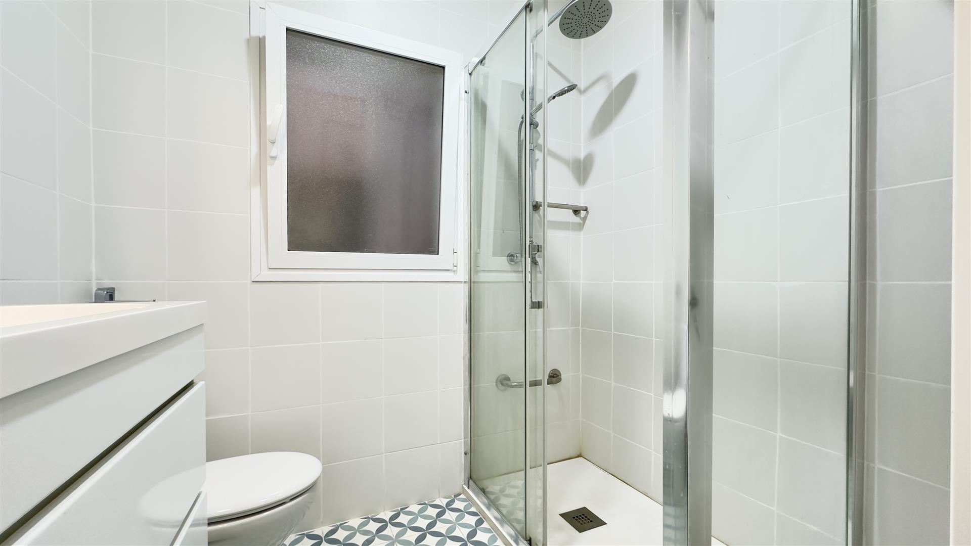 Image of Apartment - 2 Bedrooms - 1 Bathrooms for Sale in South District-Gibraltar, Image 6